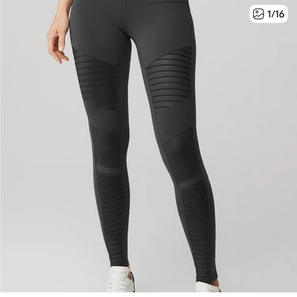 Alo Yoga High-Waist Moto Legging
W5494R Size S - Picture 2 of 14